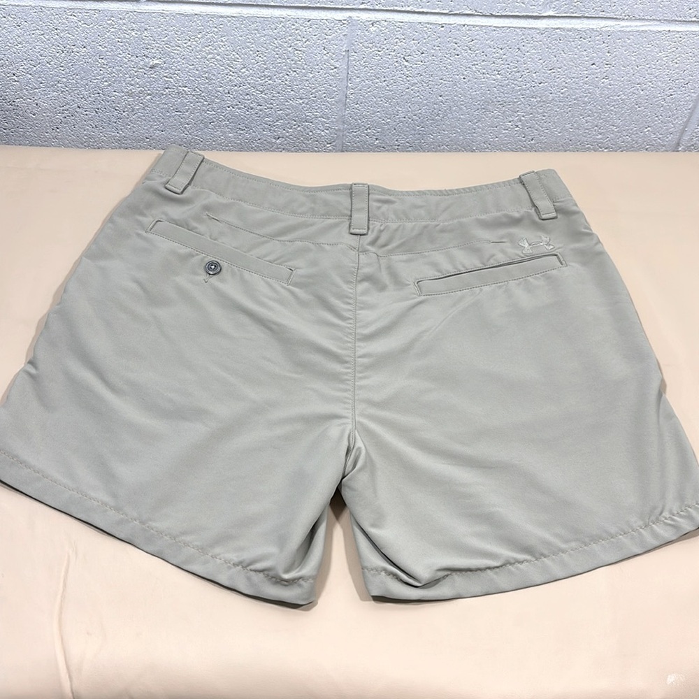 Under armour loose style golf shorts​​​​​​